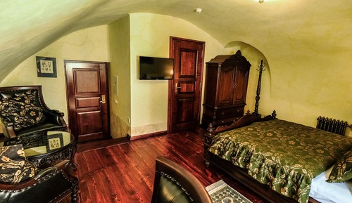 Room (Deluxe King 103)