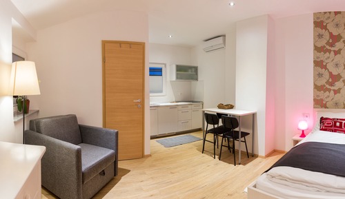 Studio (Pink)