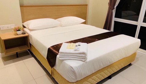 Deluxe Queen Room 