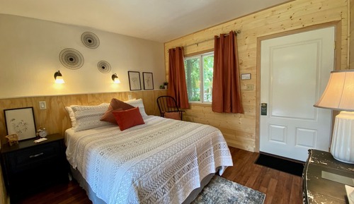 Comfort Room, 1 Queen Bed, Non Smoking, Refrigerator & Microwave