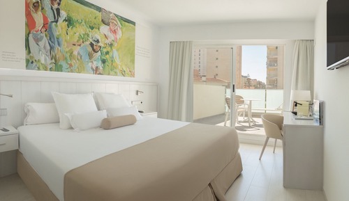 Room (Monoparental 1 adult + 3 children)