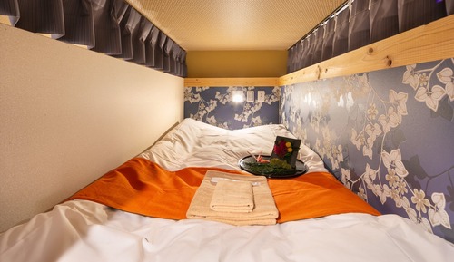 Room (  C  )