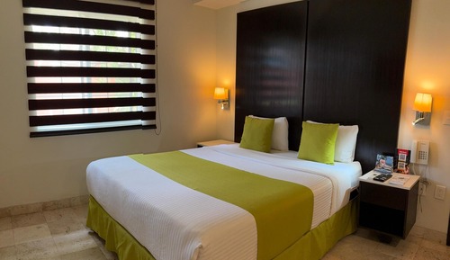 Standard Room, 1 Queen Bed