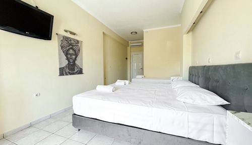 Superior Triple Room, Pool View