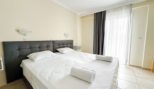 Superior Double or Twin Room, Side Pool View