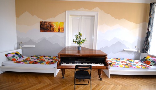 Economy Triple Room, 3 Twin Beds, Courtyard View (209)