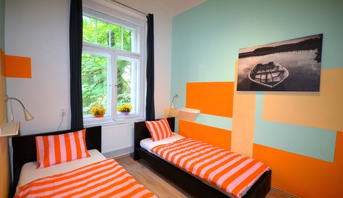 City Twin Room, Kitchen, Courtyard View