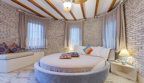 Design Room, Sea View, Corner