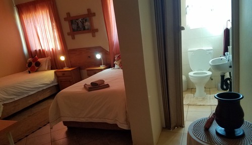 Standard Twin Room (2)