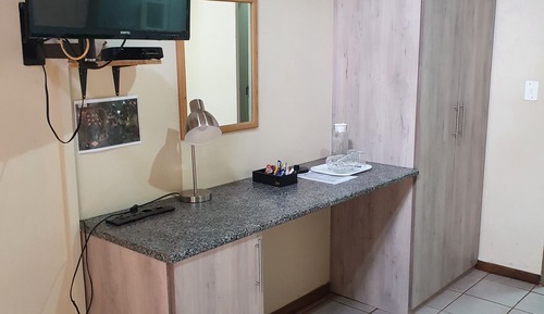 Deluxe Twin Room (7)