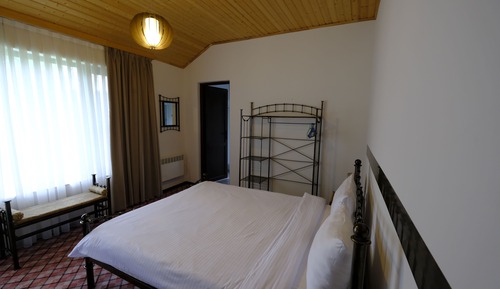 Economy Room
