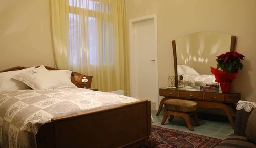 Standard Double Room, 1 Queen Bed, Private Bathroom, Mountain View