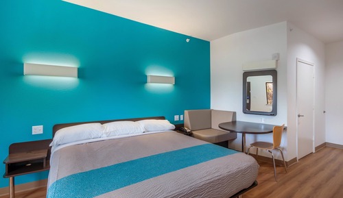 Standard Suite, Multiple Beds, Smoking