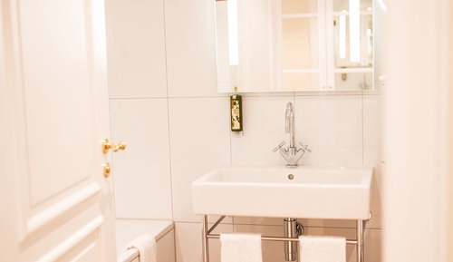 Deluxe Double Room, Bathtub