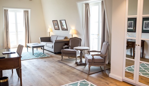 Deluxe Suite