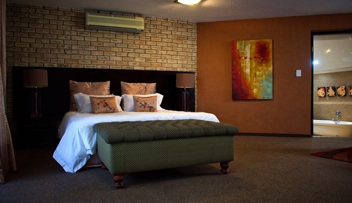 Honeymoon Suite