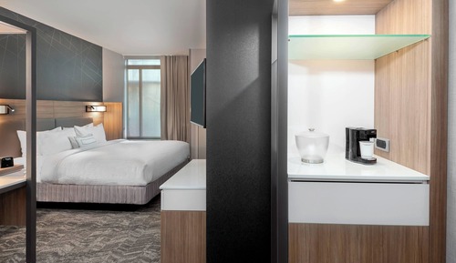 Suite, 1 King Bed with Sofa bed, Non Smoking