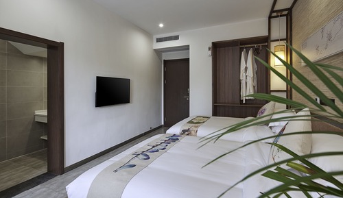 The Fifth Twin Room 