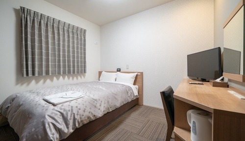 Semi-Double Room, Corner