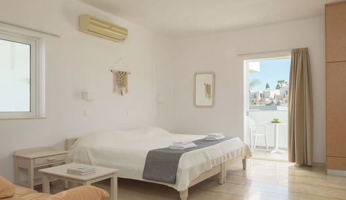 Studio, 1 Double Bed, Pool View
