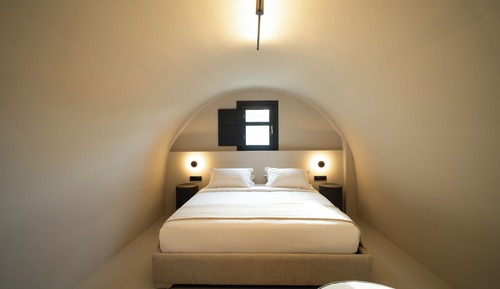 Split Level Junior Suite with Caldera View