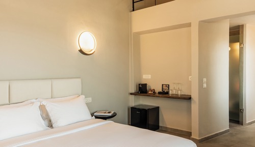 Diamond Suite with Private Pool and Caldera View