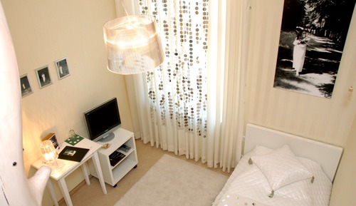 The Fairy Room - NO SHOWER / Shared Bathroom