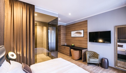 Deluxe Double Room, City View (201)
