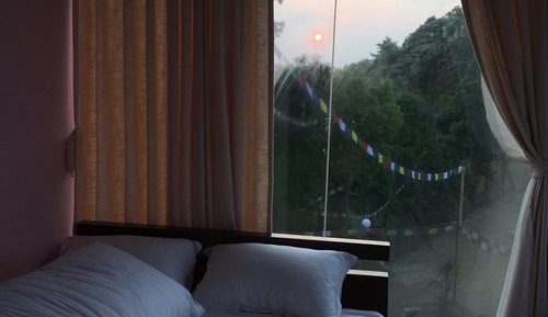 Comfort Room, Mountain View