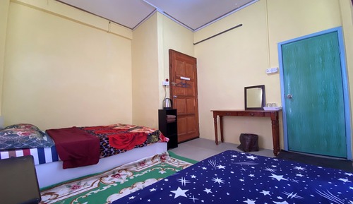 Room No 5 Hola