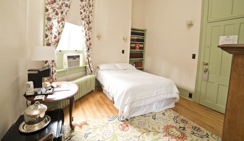 Deluxe Room, Ensuite, Courtyard View (Full Bed Guest Room)