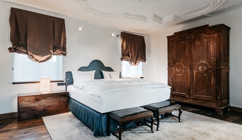 Signature Suite (Historic Chancellery)