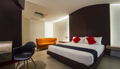Deluxe Room, Jetted Tub