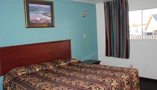 Basic Room, 1 King Bed