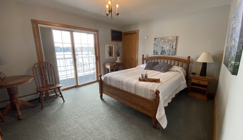 Room, 1 Queen Bed, Private Bathroom, Lake View