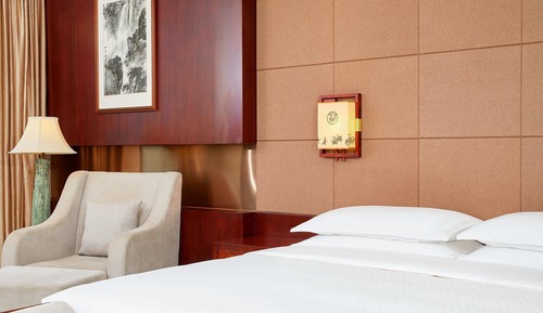 Superior Room, 1 King Bed, Balcony
