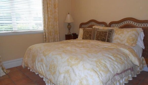 Duplex, 2 Bedrooms, Kitchenette (Carriage House)