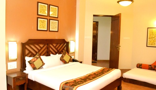 Superior Studio, 1 Queen Bed, Private Bathroom, Pool View