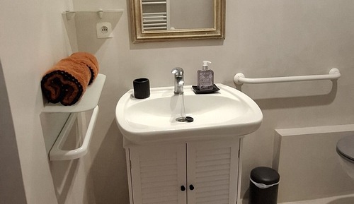 Comfort Cottage, Accessible, Private Bathroom (Mazet Ventoux)