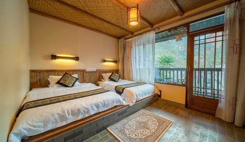 Family Room, Connecting Rooms