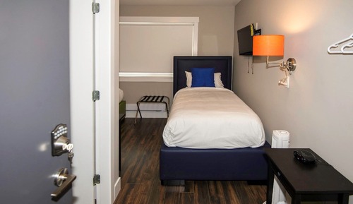 2 Twin Beds