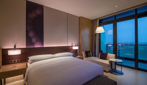 Deluxe Room, 1 King Bed, Balcony