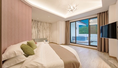 Romantic Room (Round Bed)