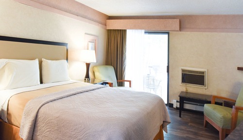 Standard Room, 1 Queen Bed, River View