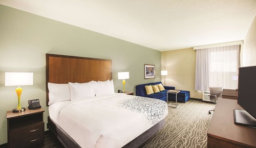 Deluxe Room, 1 King Bed, Accessible, Non Smoking (Mobility/Hearing Impaired, Efficiency)