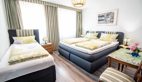 Standard Triple Room, Private Bathroom (3BZS)
