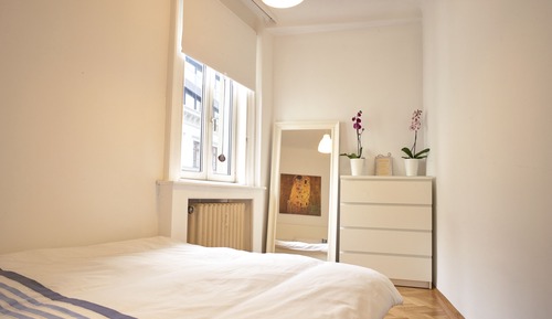 City Apartment, 3 Bedrooms (Balcony)