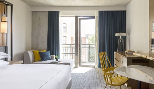 Premium Room, 1 King Bed, Balcony, Corner