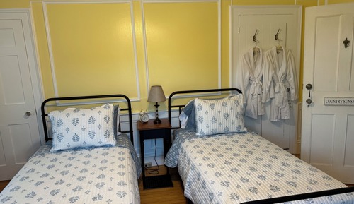 Comfort Room, Shared Bathroom (Country Sunshine)