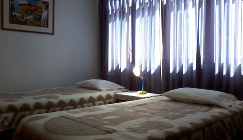 Twin Room, 2 Twin Beds, Shared Bathroom